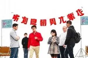 合约附属条款话题封面，合同文本局部与遮挡区域示意