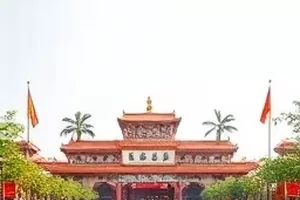 第九版通稿话题封面，多次修订的稿件版本叠放特写